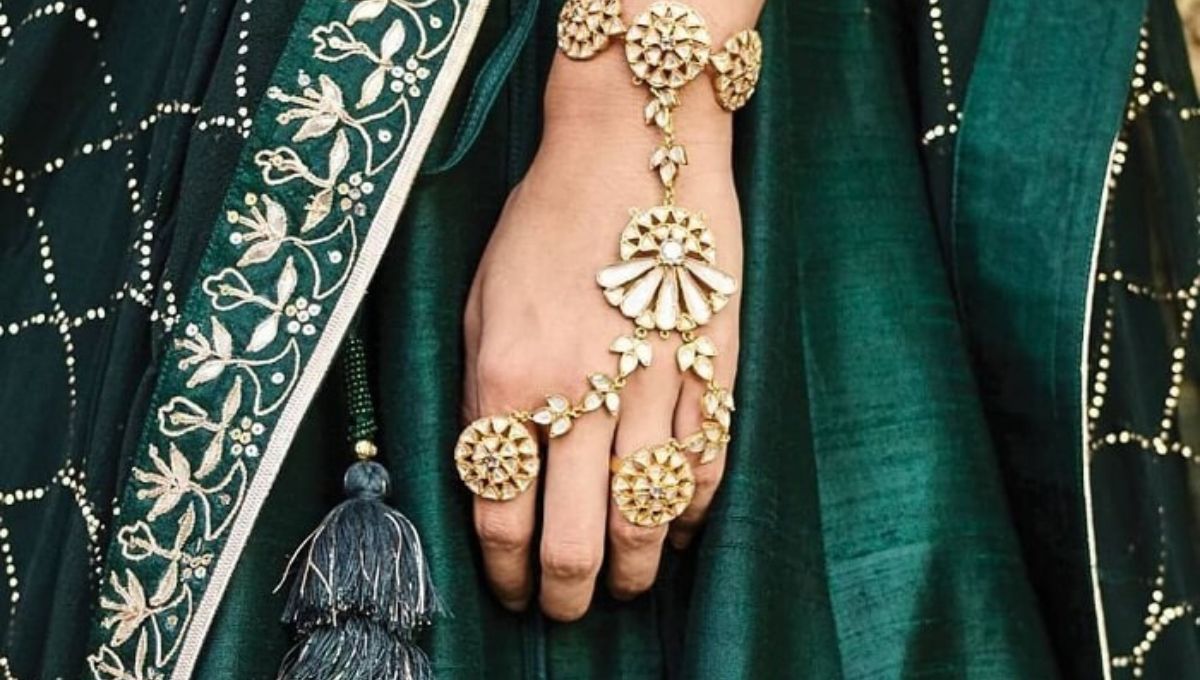 Hathphool (Hand Ornament)